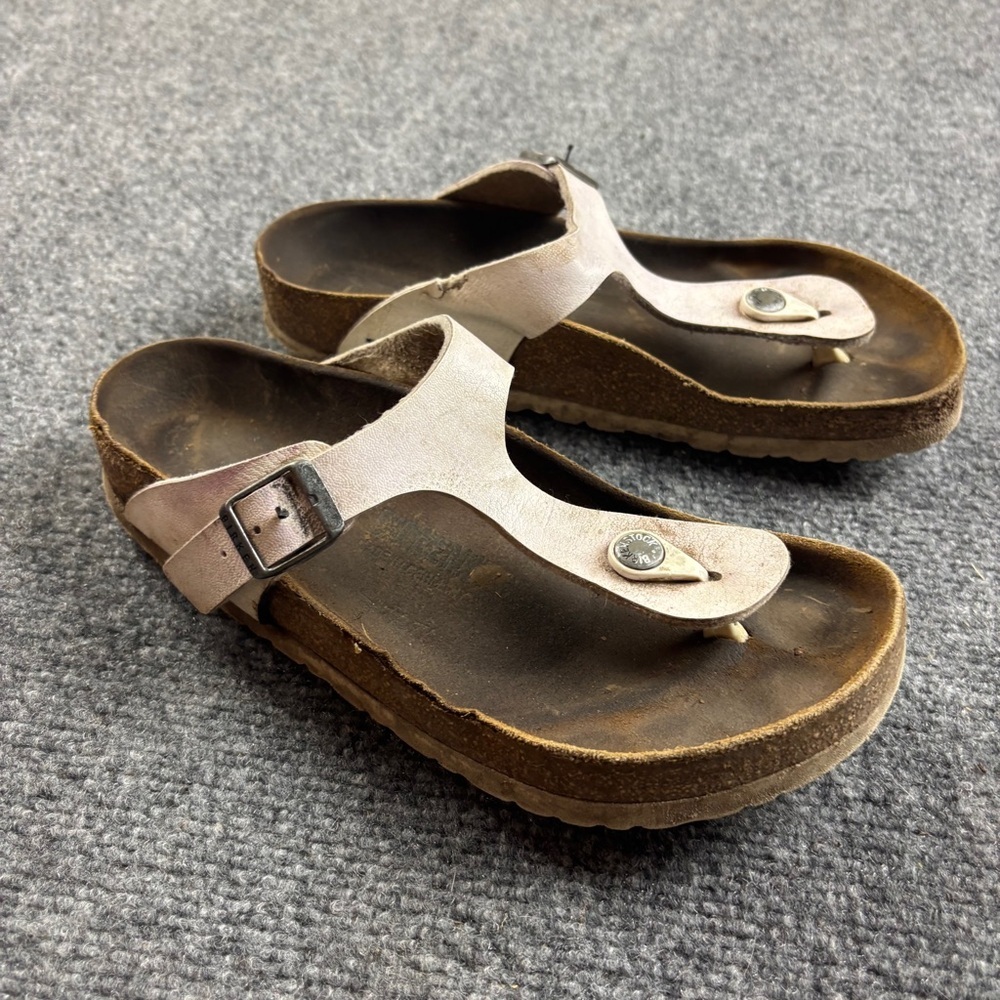 BIRKENSTOCK Women’s Gizeh Oiled Leather - White sandals size: 38 - 7/7.5 US